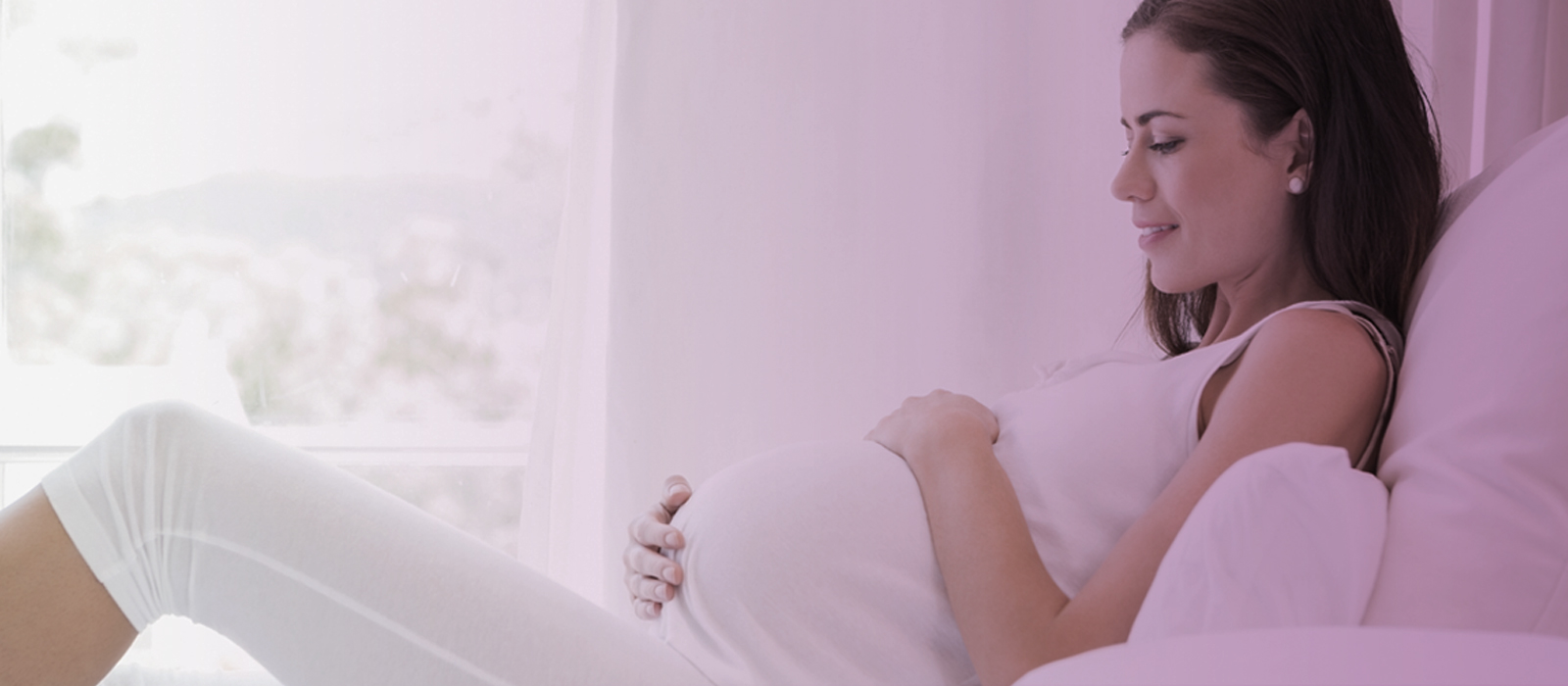Los cambios fisiológicos reducen la calidad fértil. Si los ciclos menstruales son distintos, es momento de evaluar la fertilidad mediante el estudio de reserva ovárica para conocer tu salud fértil.